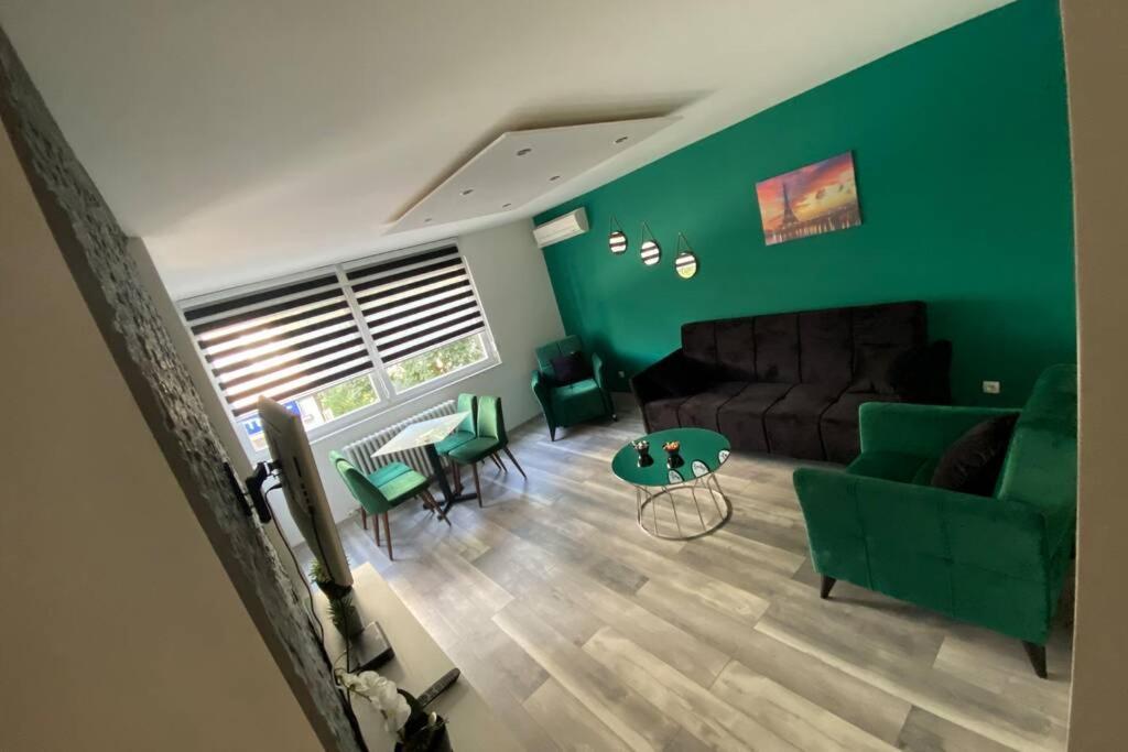 Apartman Omar Stan Na Dan Besplatan Parking SJJ Exteriér fotografie