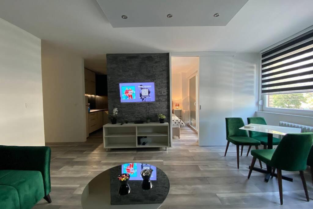 Apartman Omar Stan Na Dan Besplatan Parking SJJ Exteriér fotografie