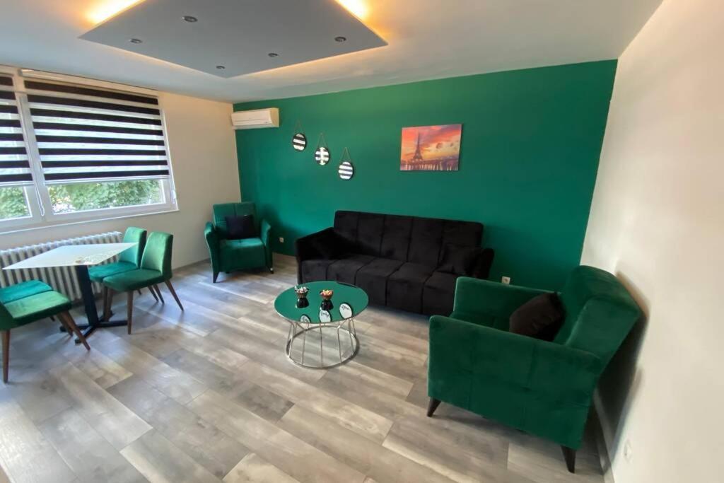 Apartman Omar Stan Na Dan Besplatan Parking SJJ Exteriér fotografie