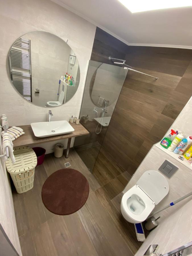 Apartman Omar Stan Na Dan Besplatan Parking SJJ Exteriér fotografie