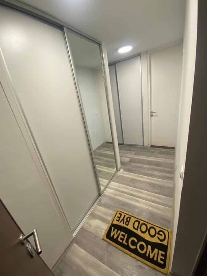 Apartman Omar Stan Na Dan Besplatan Parking SJJ Exteriér fotografie