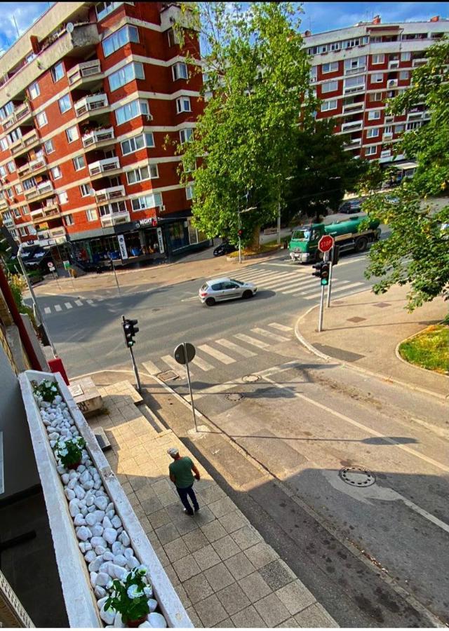 Apartman Omar Stan Na Dan Besplatan Parking SJJ Exteriér fotografie