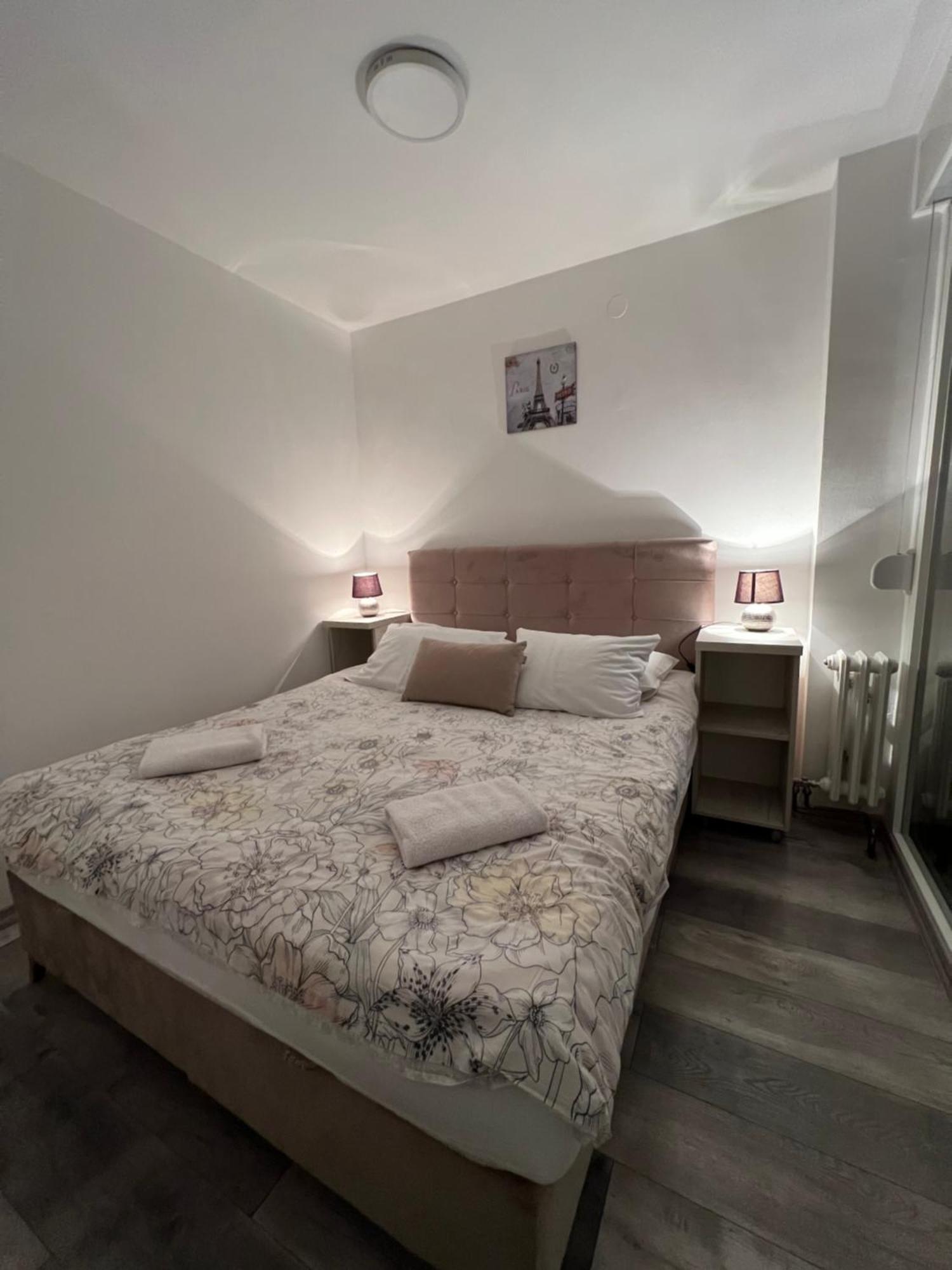 Apartman Omar Stan Na Dan Besplatan Parking SJJ Exteriér fotografie