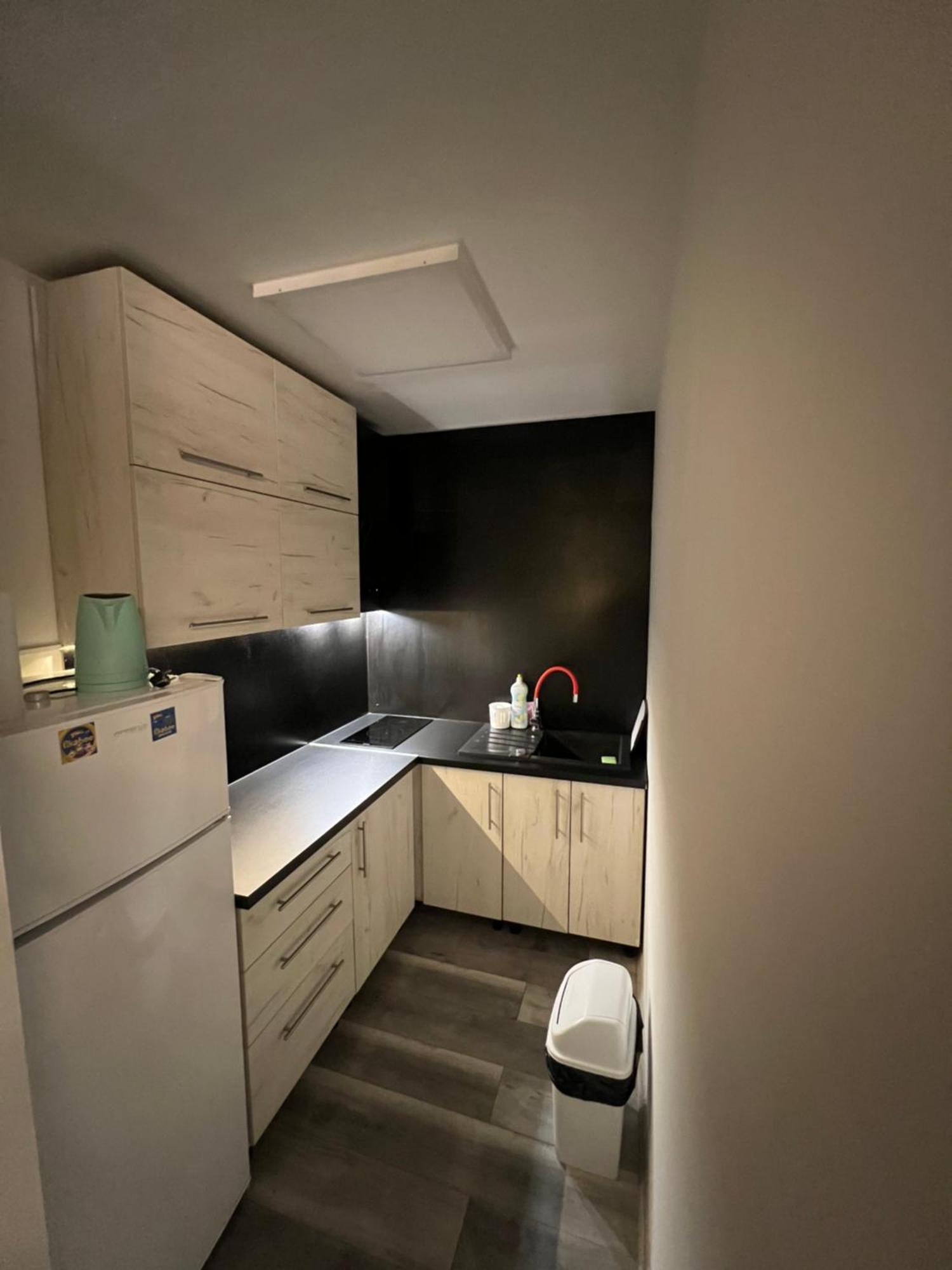 Apartman Omar Stan Na Dan Besplatan Parking SJJ Exteriér fotografie