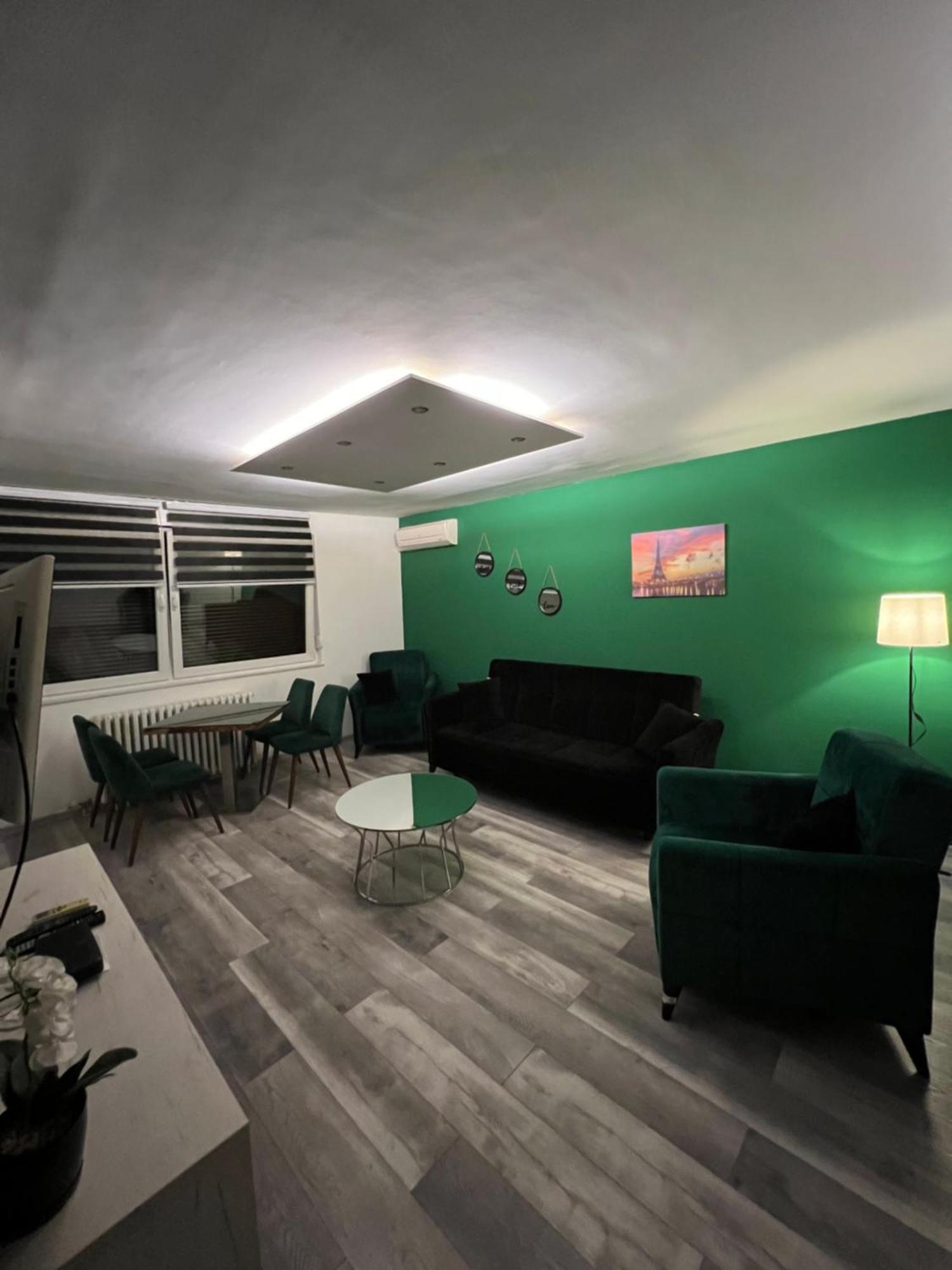 Apartman Omar Stan Na Dan Besplatan Parking SJJ Exteriér fotografie