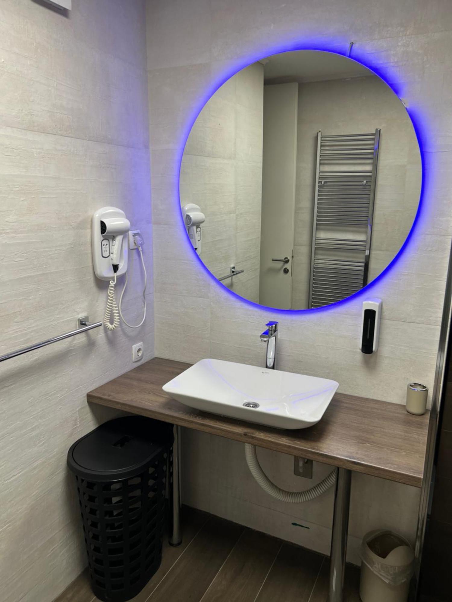 Apartman Omar Stan Na Dan Besplatan Parking SJJ Exteriér fotografie