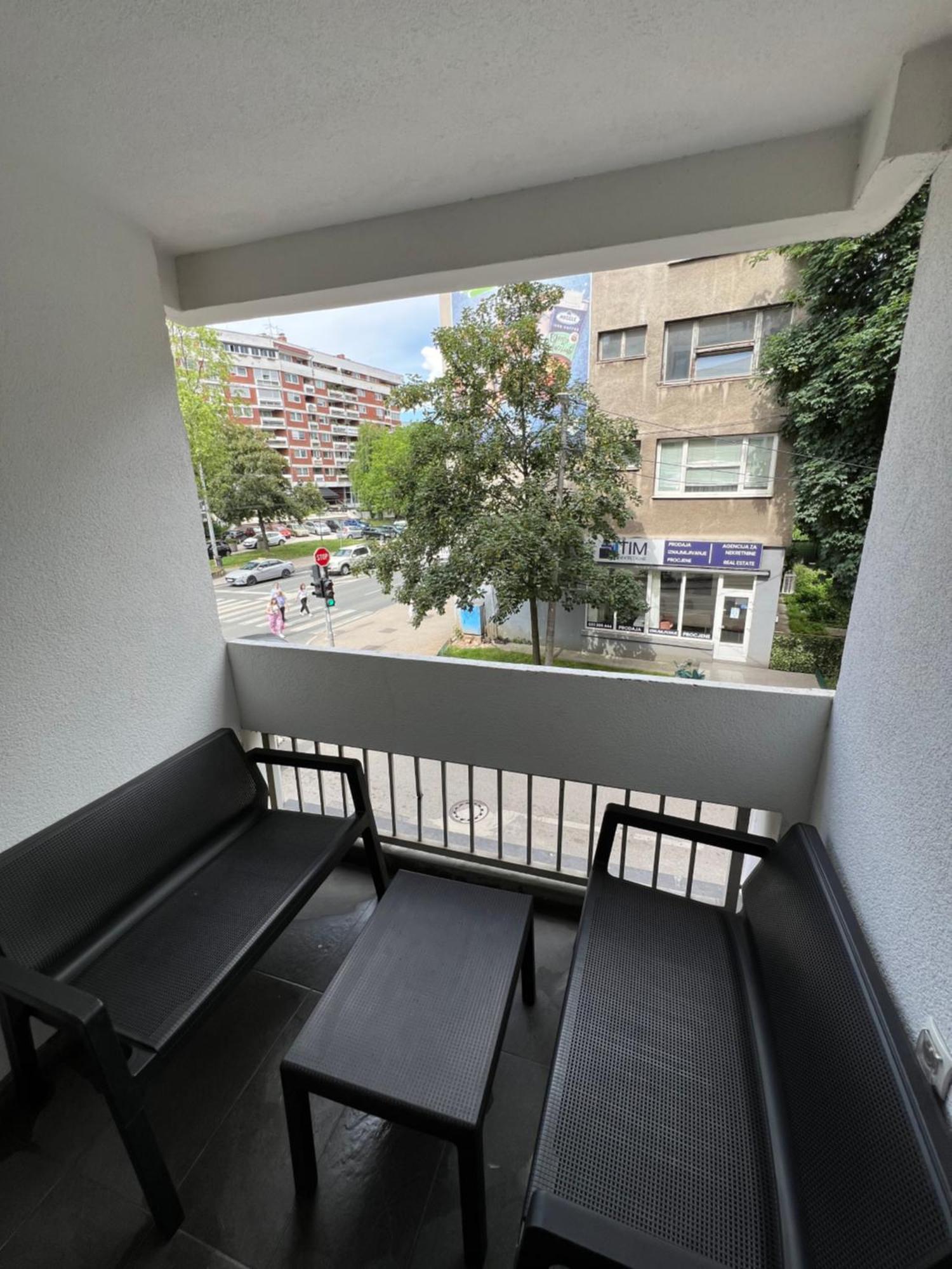 Apartman Omar Stan Na Dan Besplatan Parking SJJ Exteriér fotografie